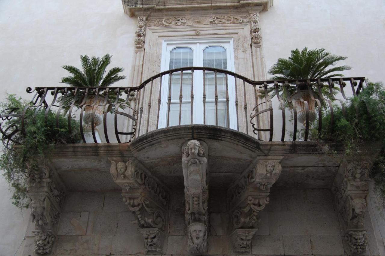 Casa Vacanza Icaros, Ortigia Hictoric Center, 200 Mt From The Beach Siraküza Dış mekan fotoğraf